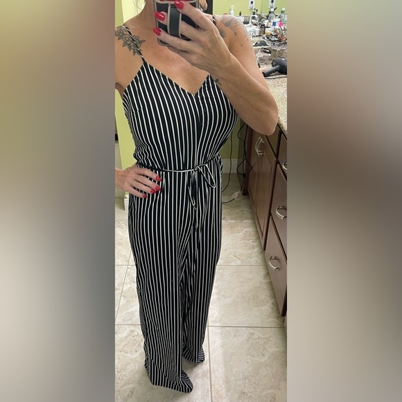 House of Harlow 1960 Black and White Striped Jumpsuit - Picture 15 of 16